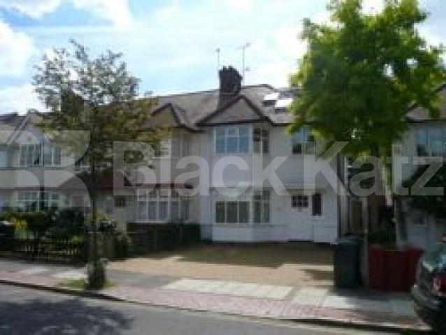 			5 Bedroom, 1 bath, 1 reception Flat			 Hervey Road, FINCHLEY CENTRAL
